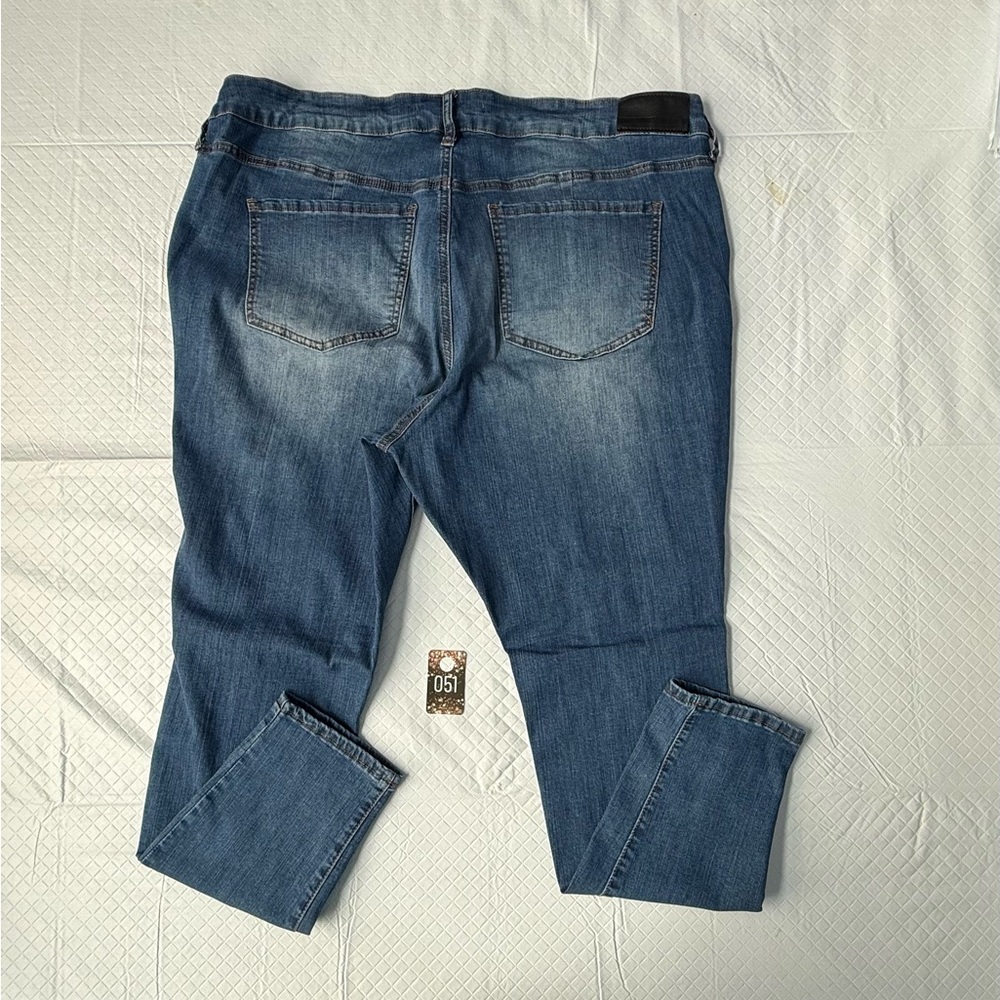 Classic Blue Distressed Women’s Skinny Jeans - Picture 3 of 3